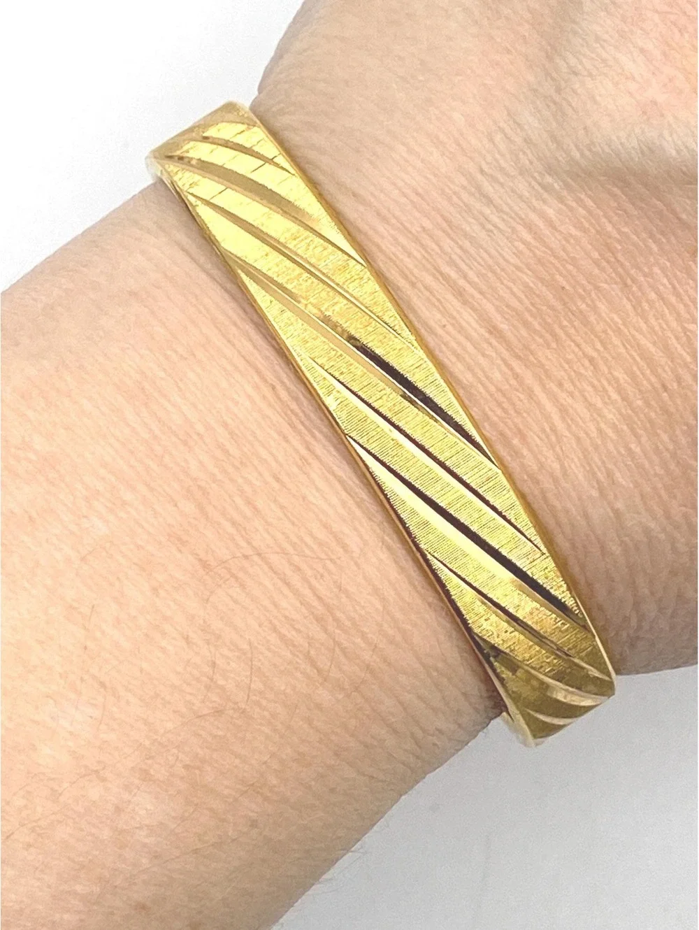 Vintage MONET Gold Tone 7 1/4